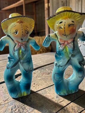 VINTAGE HOLT-HOWARD Scarecrow Ceramic Salt and Pepper Shaker Set